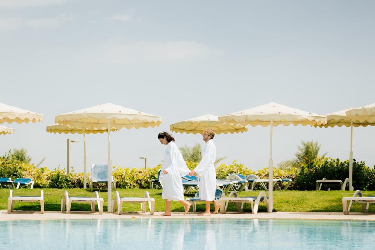 David Dead Sea Resort & Spa Ejn Bokek Exteriér fotografie The swimming pool at the resort